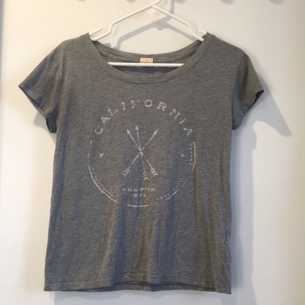 Hollister Graphic Tee